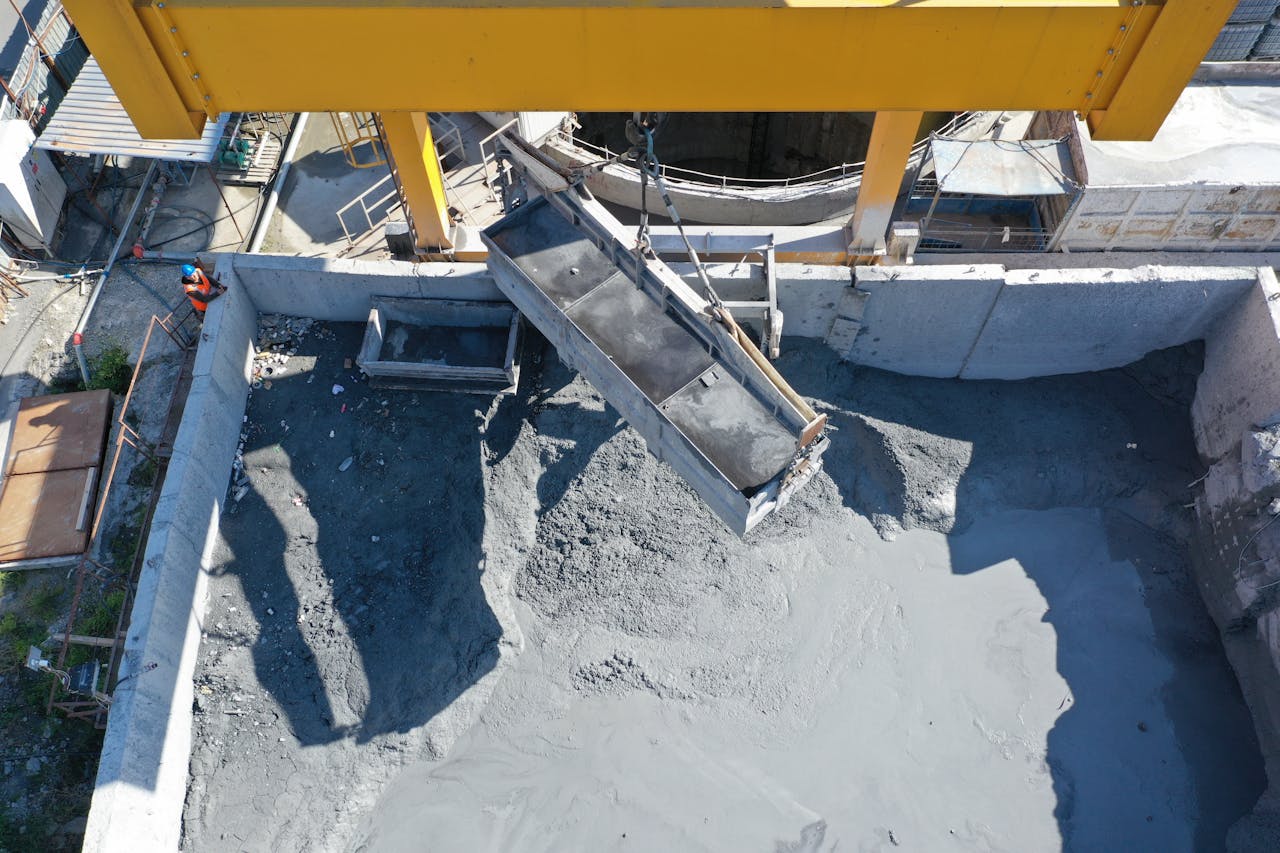 Read more about the article Procedura mieszania betonu z włóknami XLINK – zero kul, zero stresu